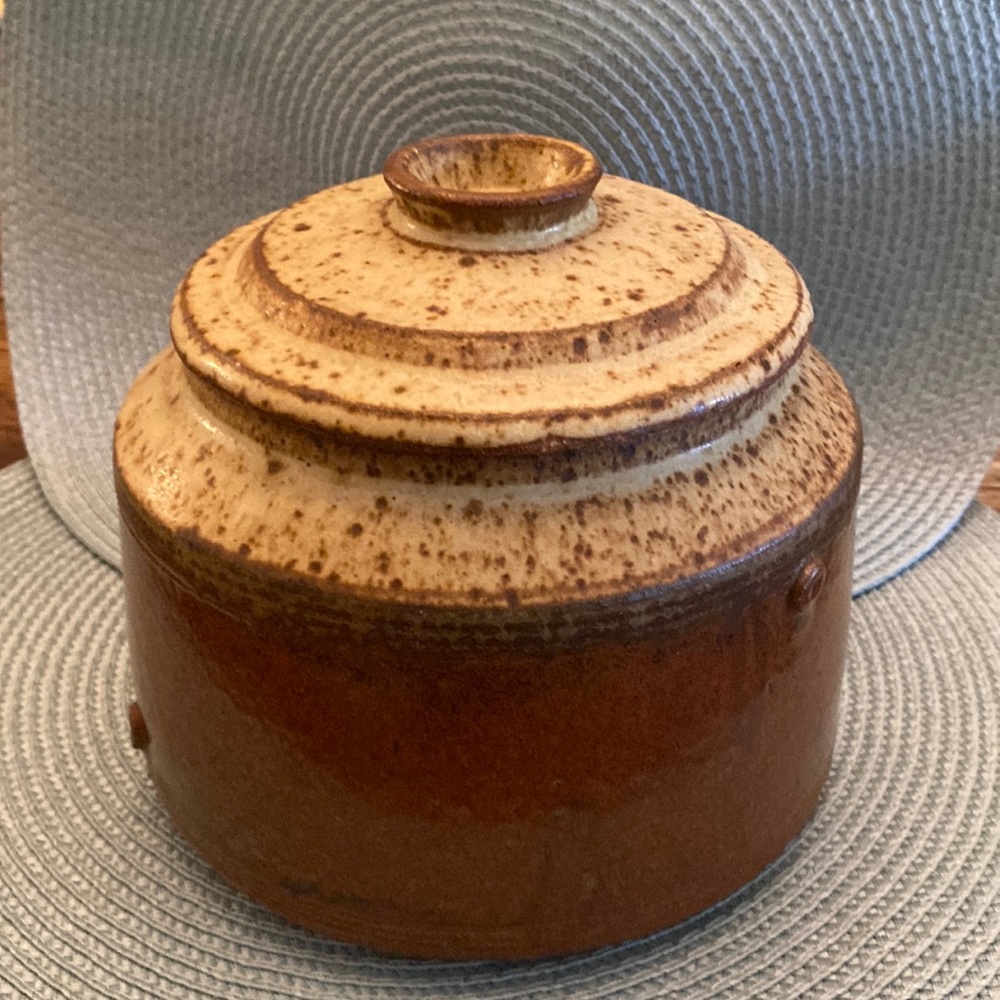 Pottery Pot with lid